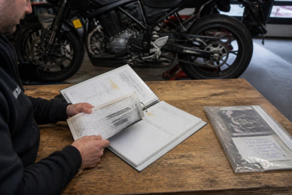 Onderhoudshistorie motorfiets controleren: stap voor stap