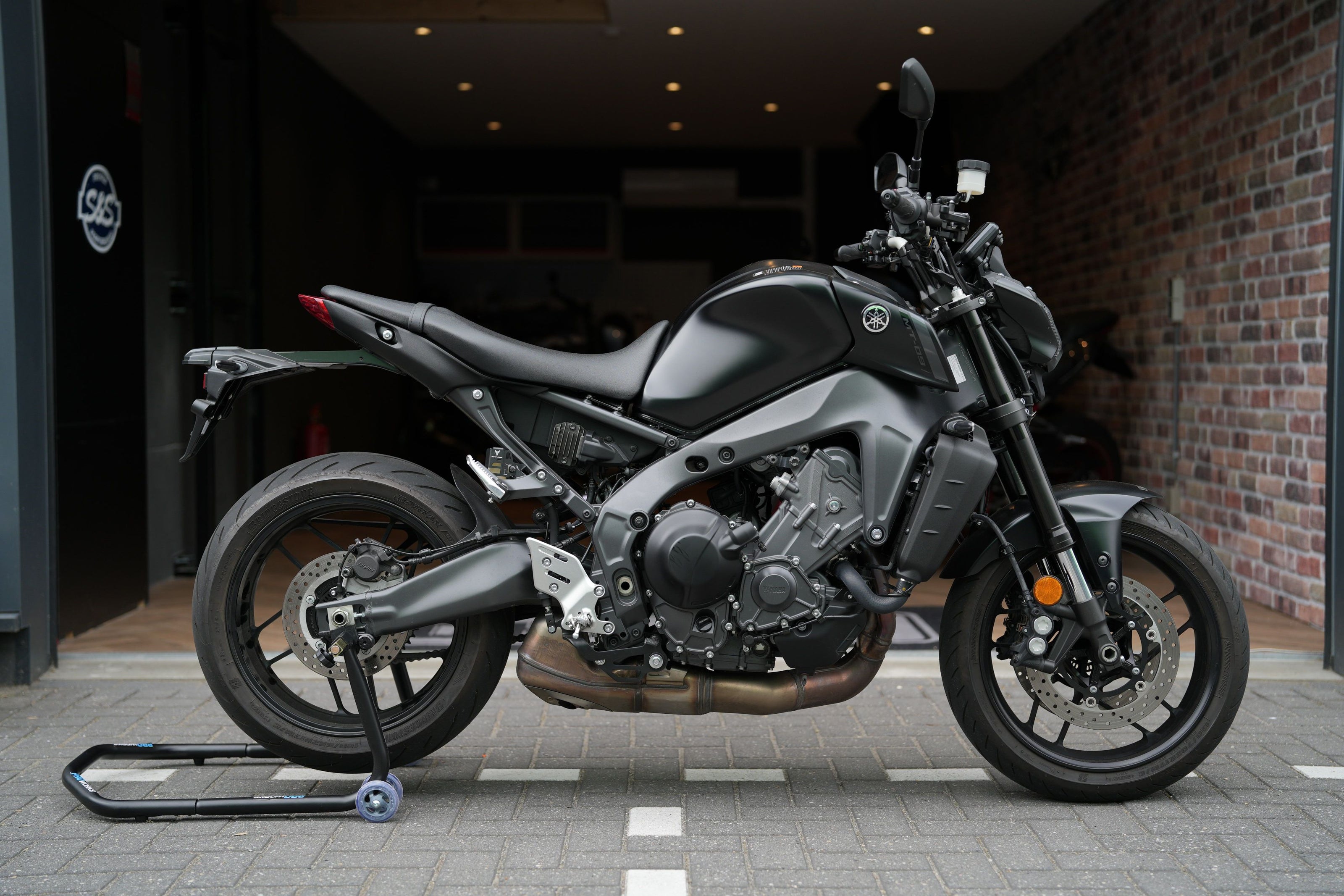 Yamaha MT09 2021 full black