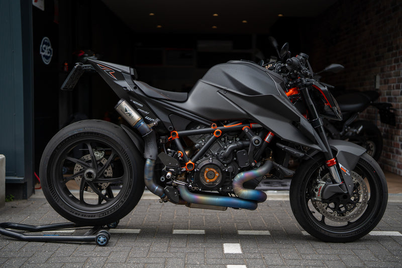 KTM Super Duke RR 2023 Full carbon ( 1 of 500 )