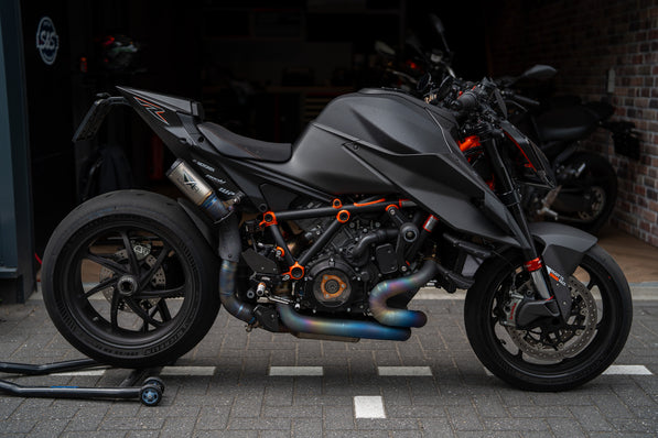 KTM Super Duke RR 2023 Full carbon ( 1 of 500 )