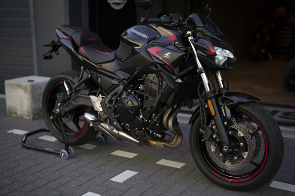 Verkocht Kawasaki Z650s Spark Black | 2023 | top staat| 7623km | luxe zadel.