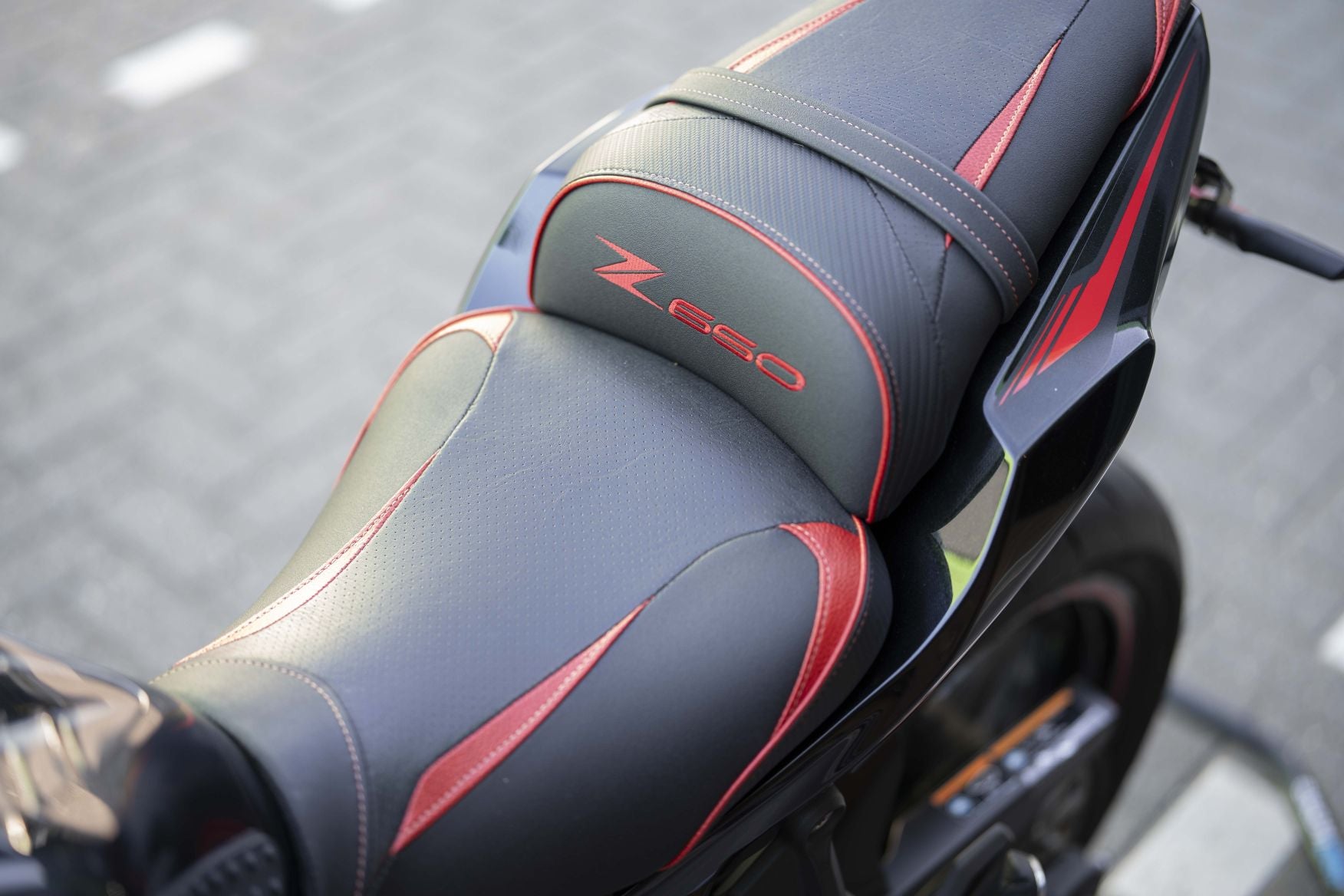 Verkocht Kawasaki Z650s Spark Black | 2023 | top staat| 7623km | luxe zadel.