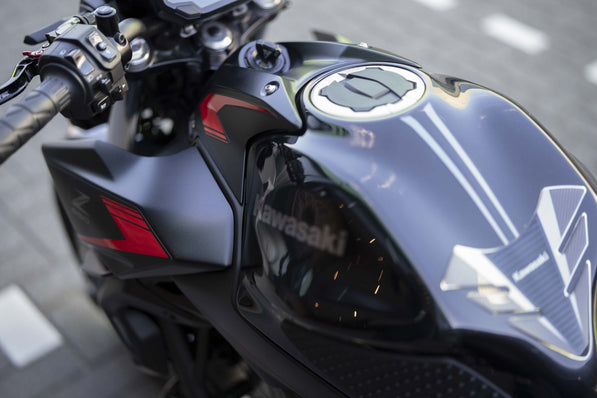 Verkocht Kawasaki Z650s Spark Black | 2023 | top staat| 7623km | luxe zadel.