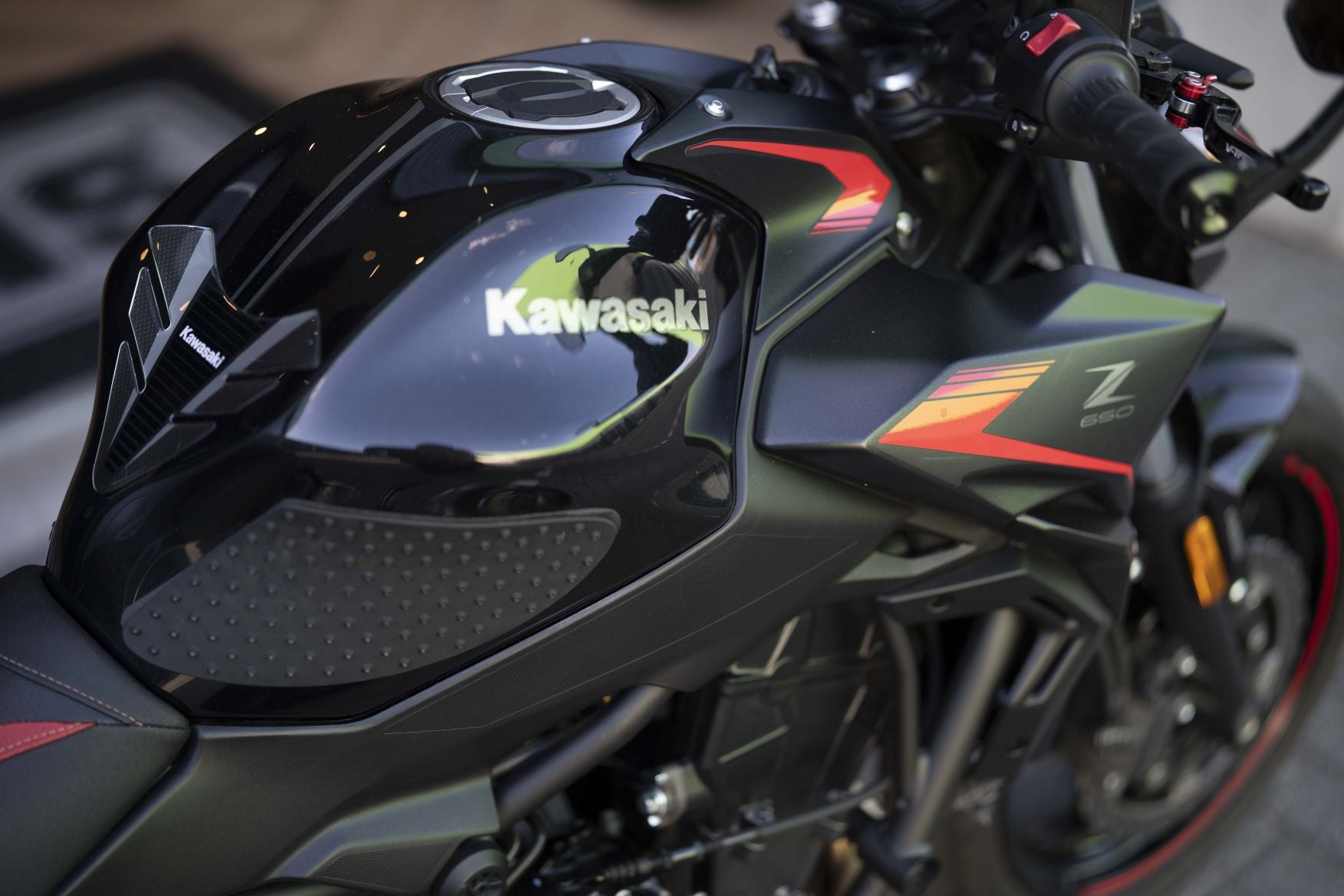 Verkocht Kawasaki Z650s Spark Black | 2023 | top staat| 7623km | luxe zadel.