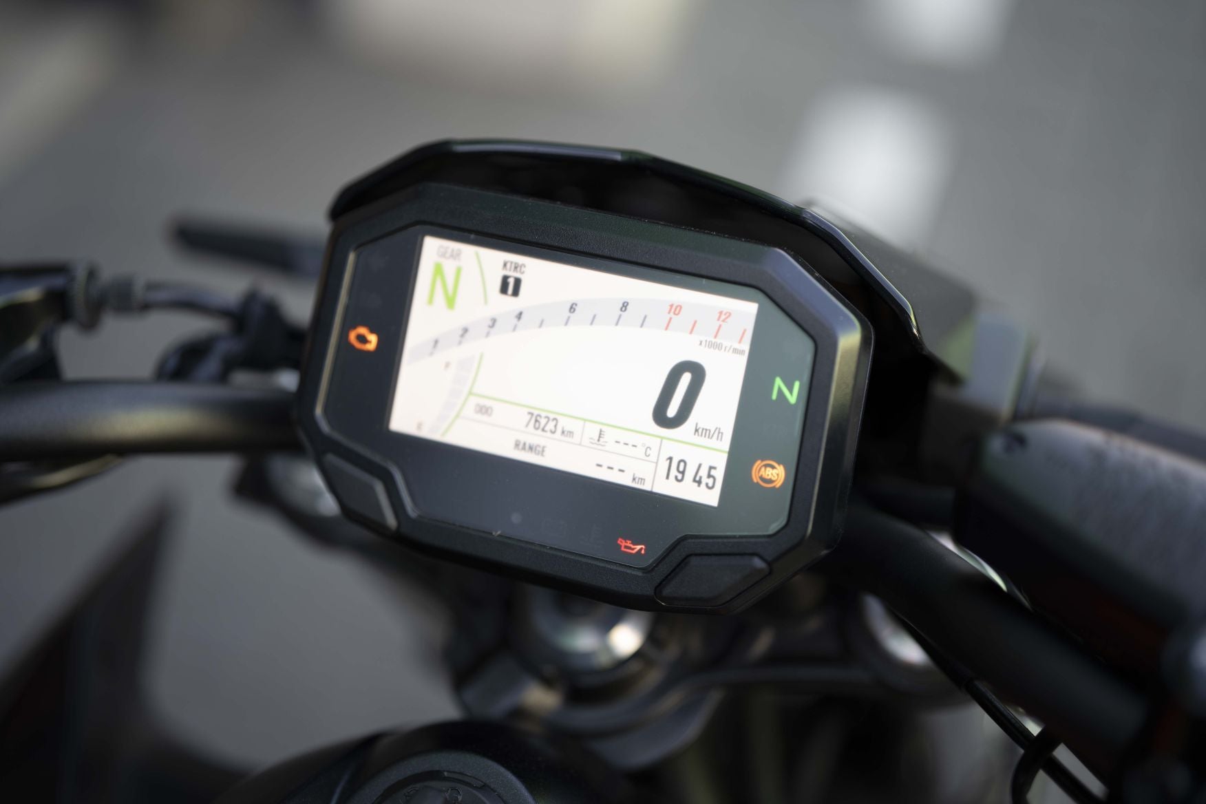 Verkocht Kawasaki Z650s Spark Black | 2023 | top staat| 7623km | luxe zadel.