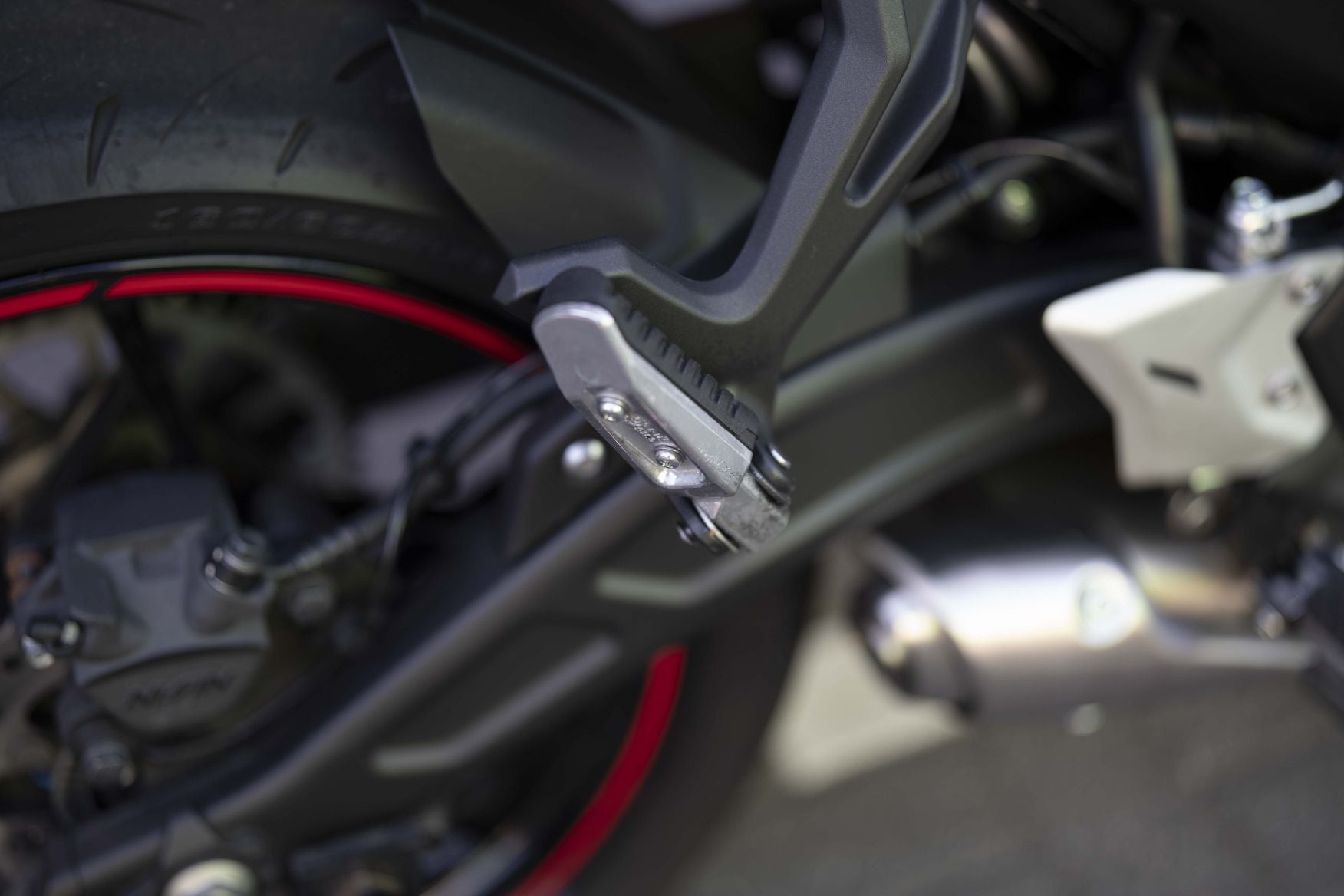 Verkocht Kawasaki Z650s Spark Black | 2023 | top staat| 7623km | luxe zadel.