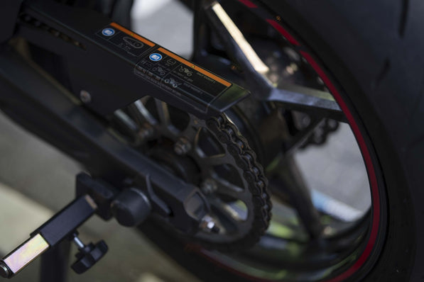 Verkocht Kawasaki Z650s Spark Black | 2023 | top staat| 7623km | luxe zadel.