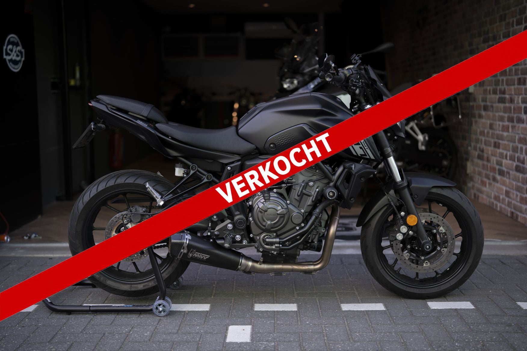 Verkocht | Yamaha MT07 TechBlack 2024 Full Options | Mivv uitlaat full systeem | Comfort zadel | 5051KM |