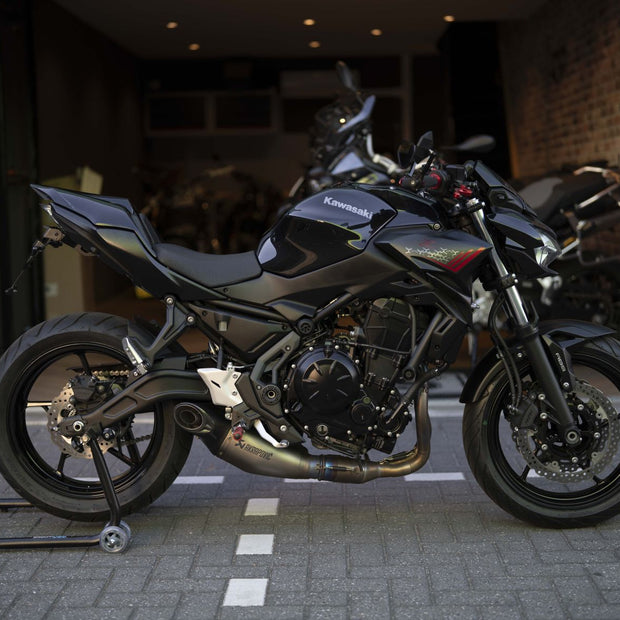 Kawasaki Z650 full black | Akrapovic uitlaat systeem Conform EU | veel extra's |
