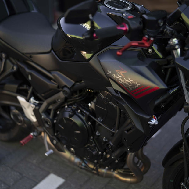 Kawasaki Z650 full black | Akrapovic uitlaat systeem Conform EU | veel extra's |