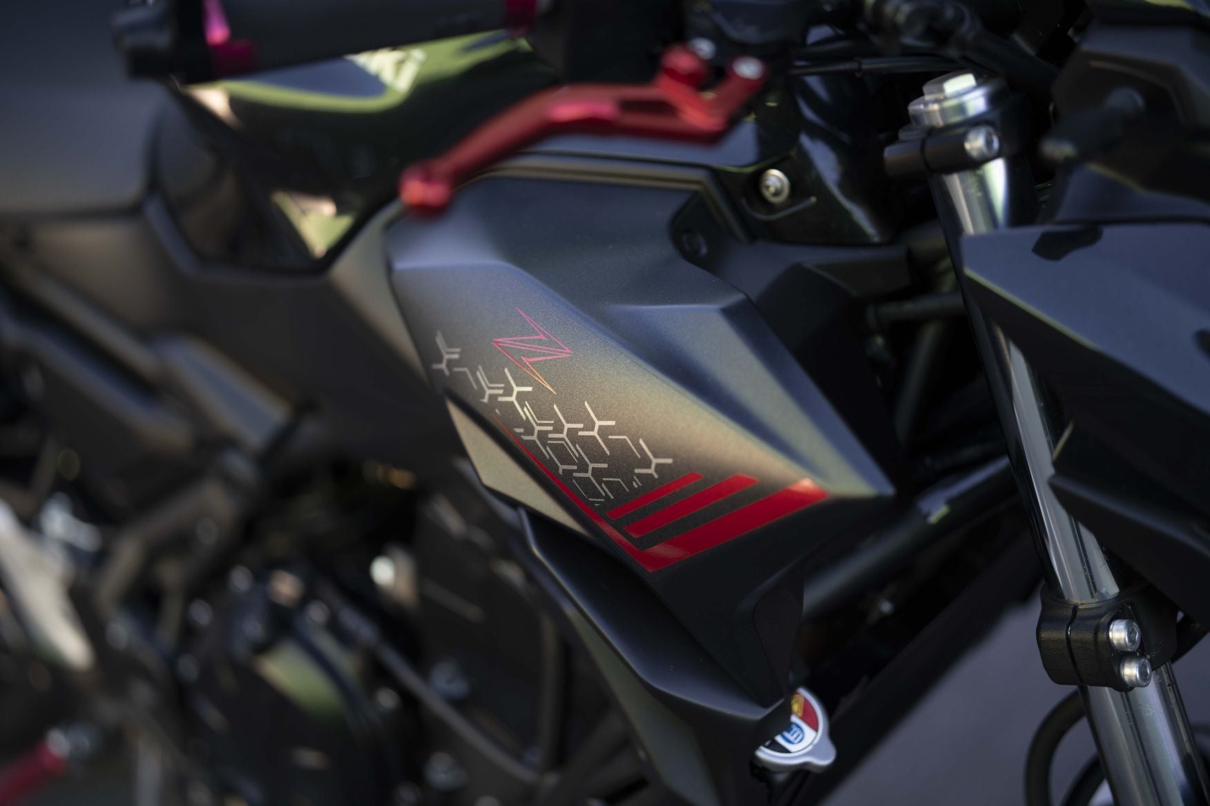Kawasaki Z650 full black | Akrapovic uitlaat systeem Conform EU | veel extra's |