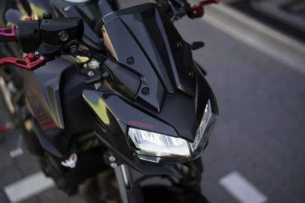 Kawasaki Z650 full black | Akrapovic uitlaat systeem Conform EU | veel extra's |