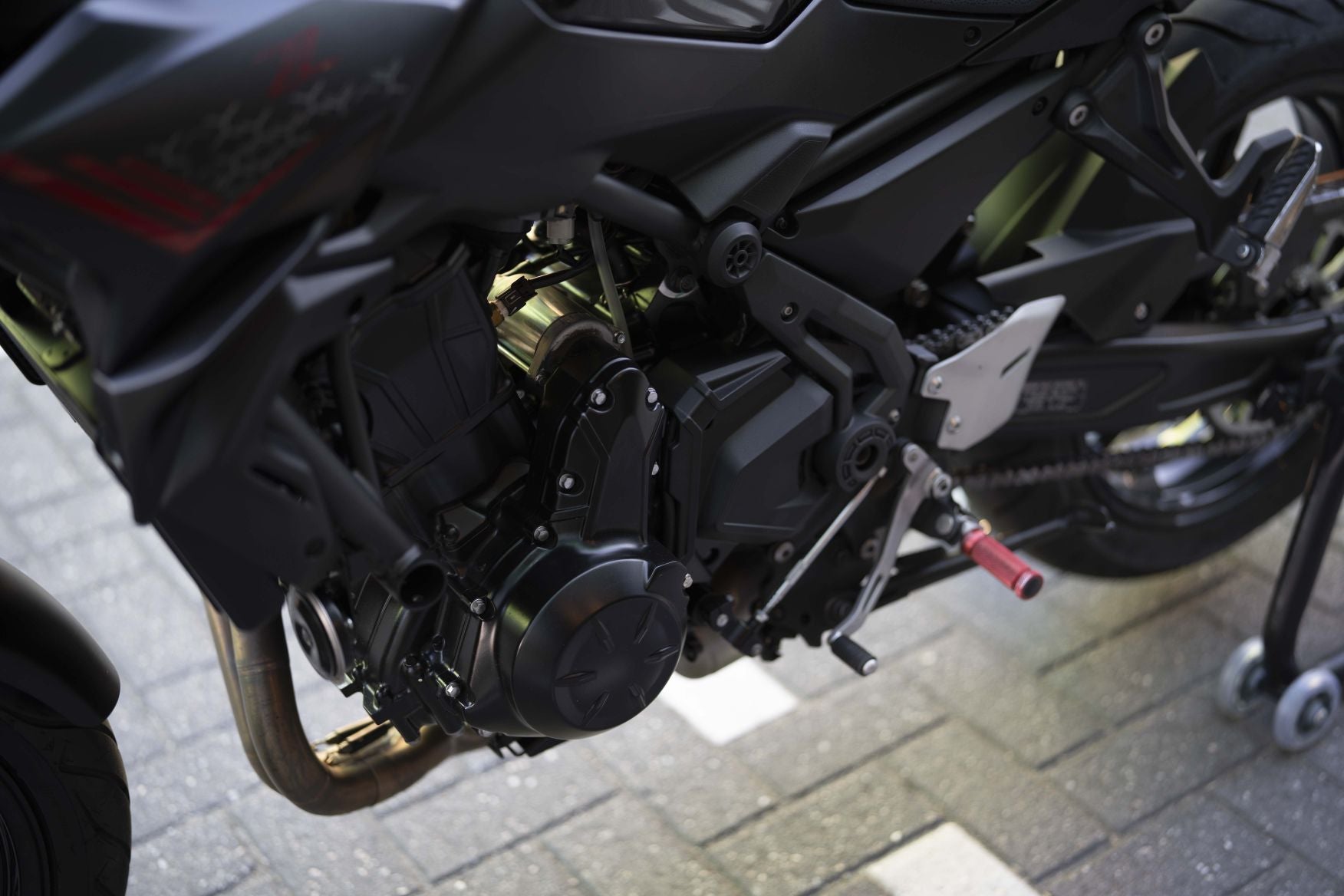 Kawasaki Z650 full black | Akrapovic uitlaat systeem Conform EU | veel extra's |