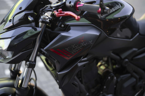Kawasaki Z650 full black | Akrapovic uitlaat systeem Conform EU | veel extra's |