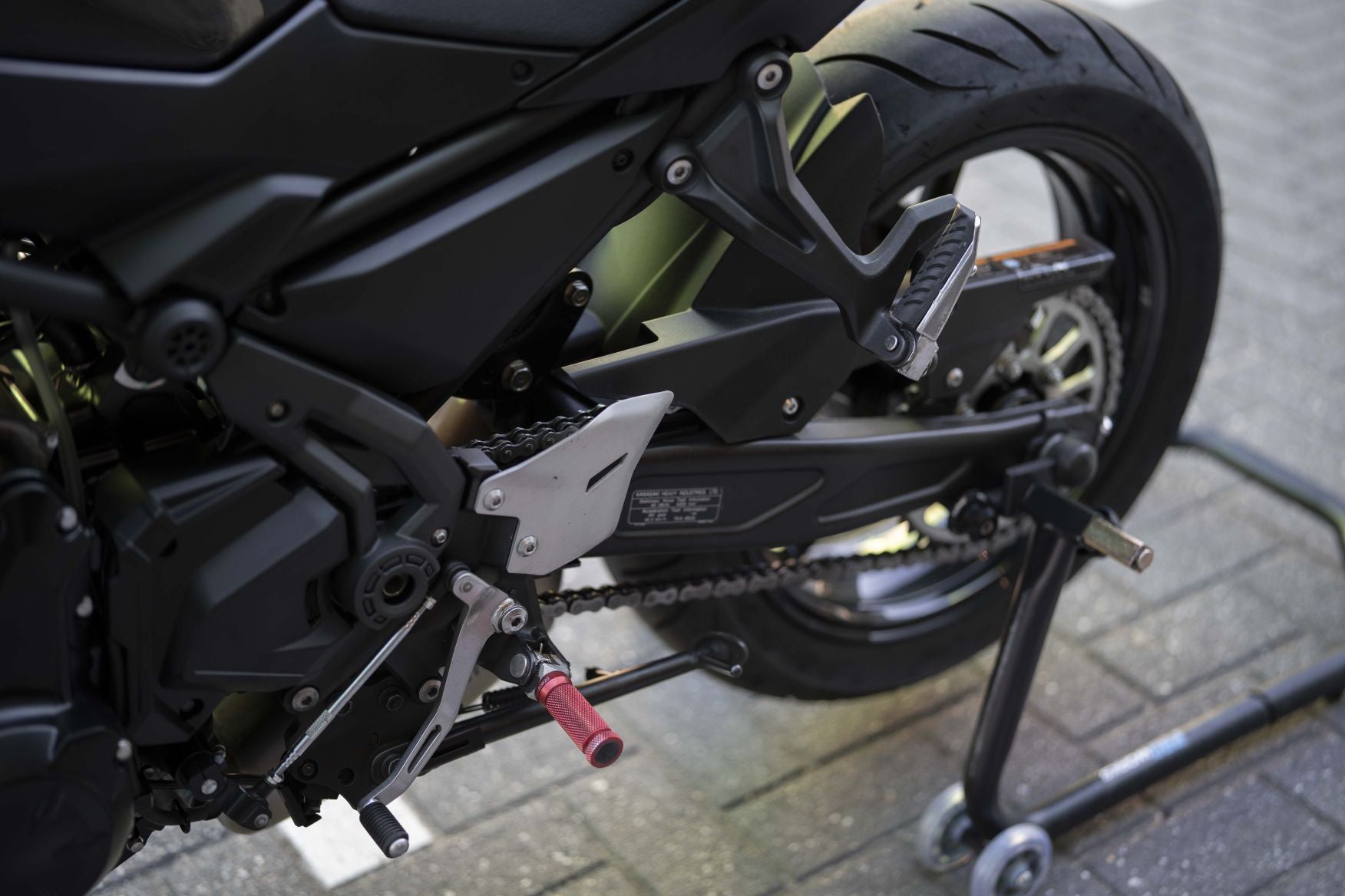 Kawasaki Z650 full black | Akrapovic uitlaat systeem Conform EU | veel extra's |