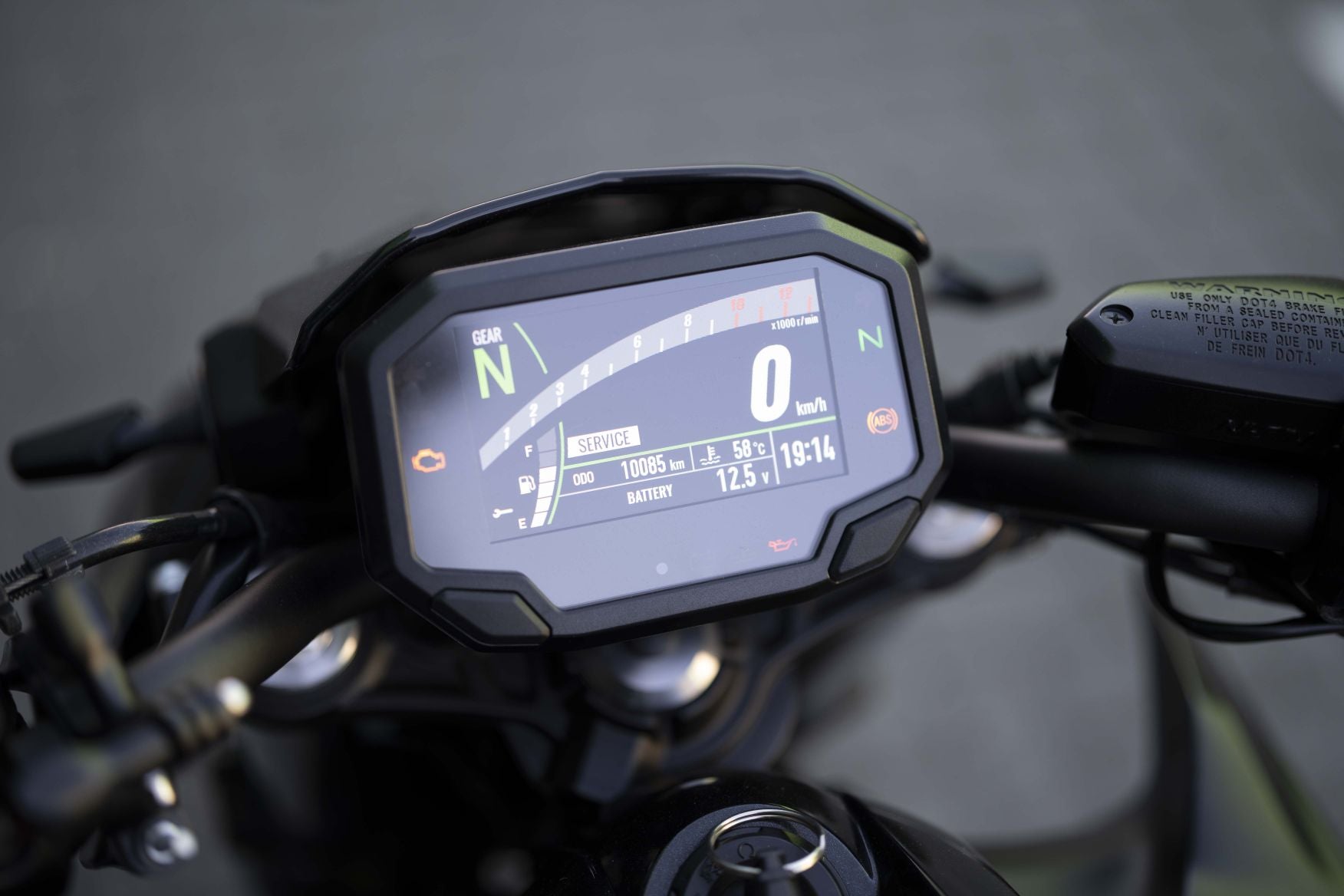 Kawasaki Z650 full black | Akrapovic uitlaat systeem Conform EU | veel extra's |