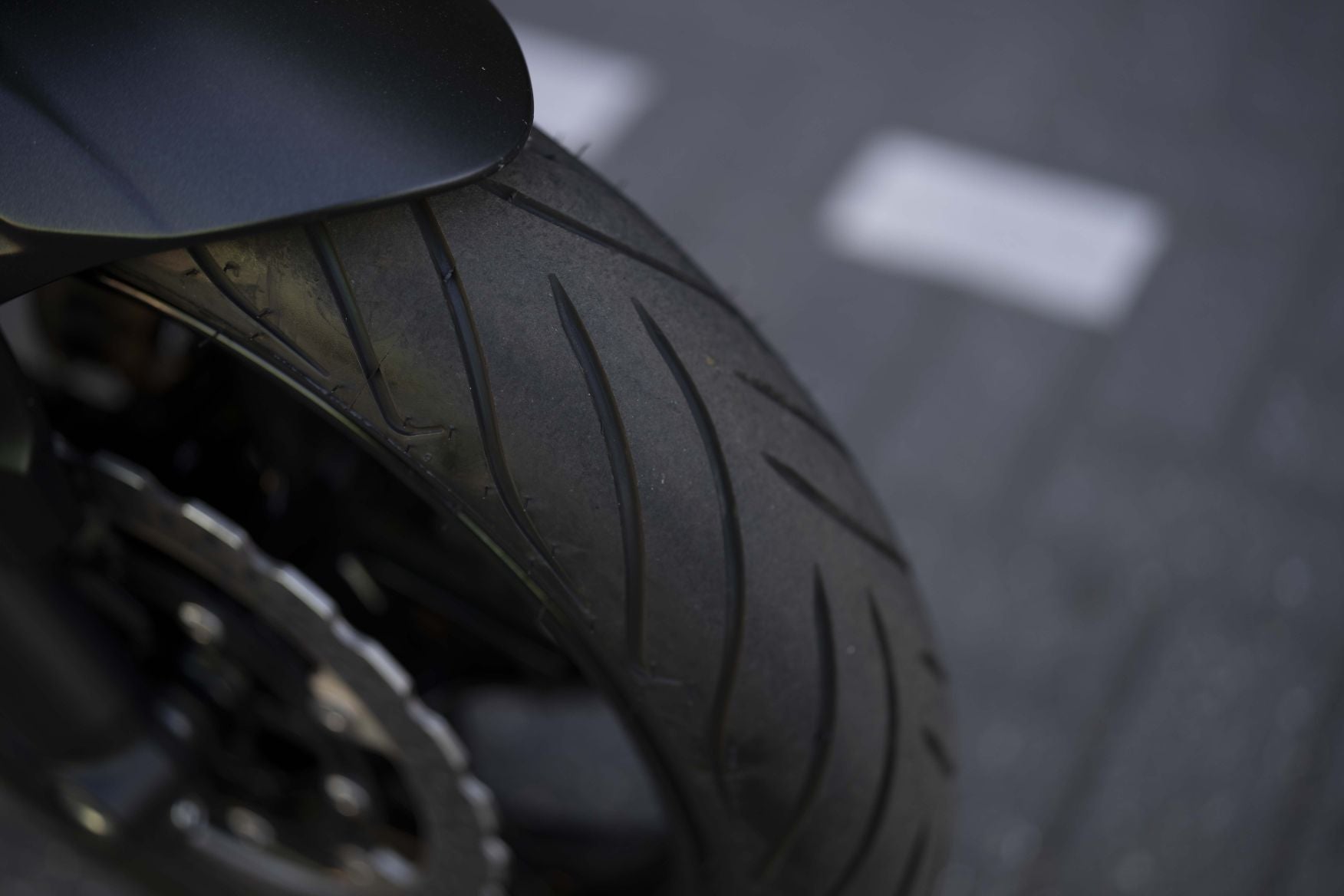 Kawasaki Z650 full black | Akrapovic uitlaat systeem Conform EU | veel extra's |