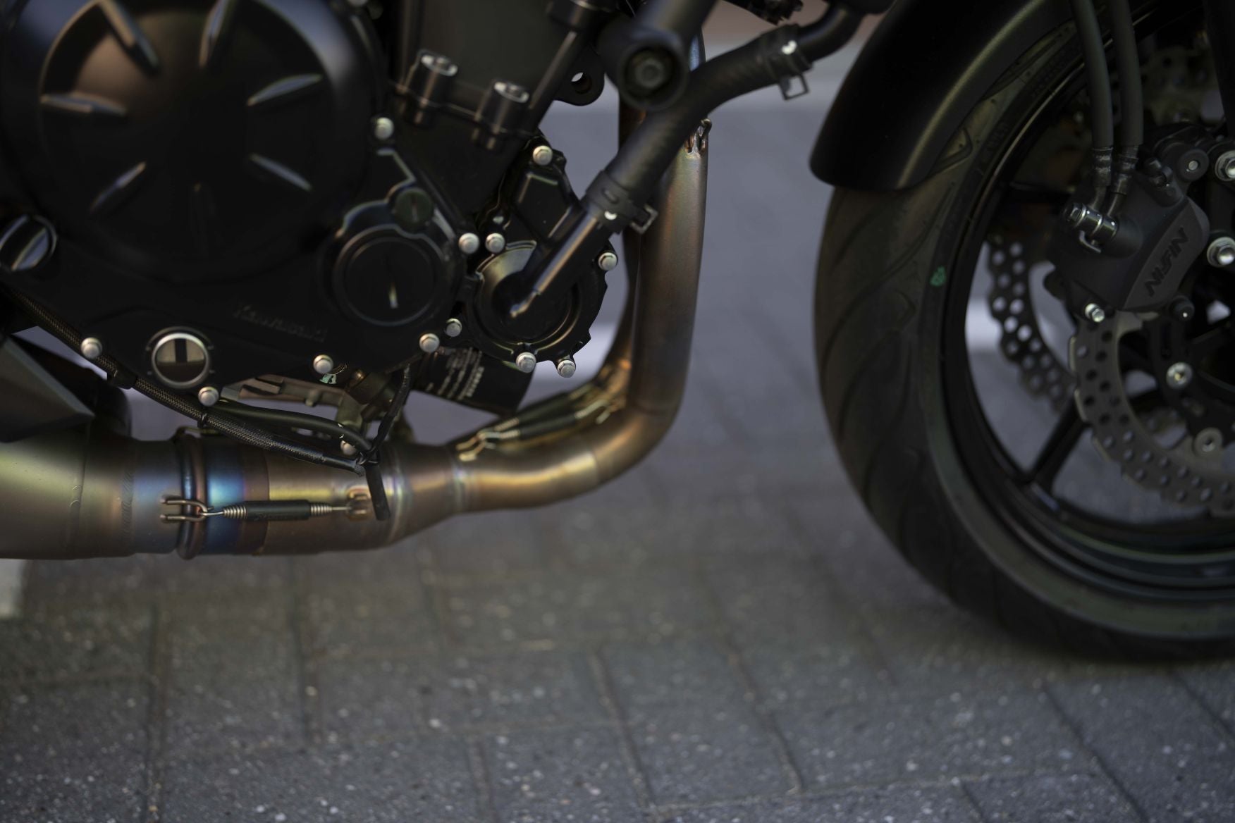 Kawasaki Z650 full black | Akrapovic uitlaat systeem Conform EU | veel extra's |