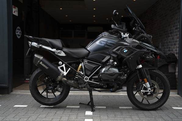 Verkocht | BMW R1250GS | Triple black | Akrapovic uitlaat | Full kofferset |