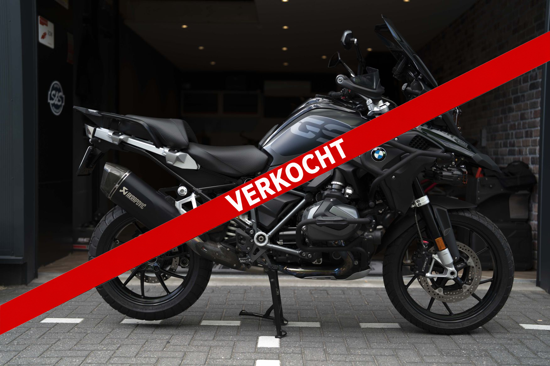Verkocht | BMW R1250GS | Triple black | Akrapovic uitlaat | Full kofferset |