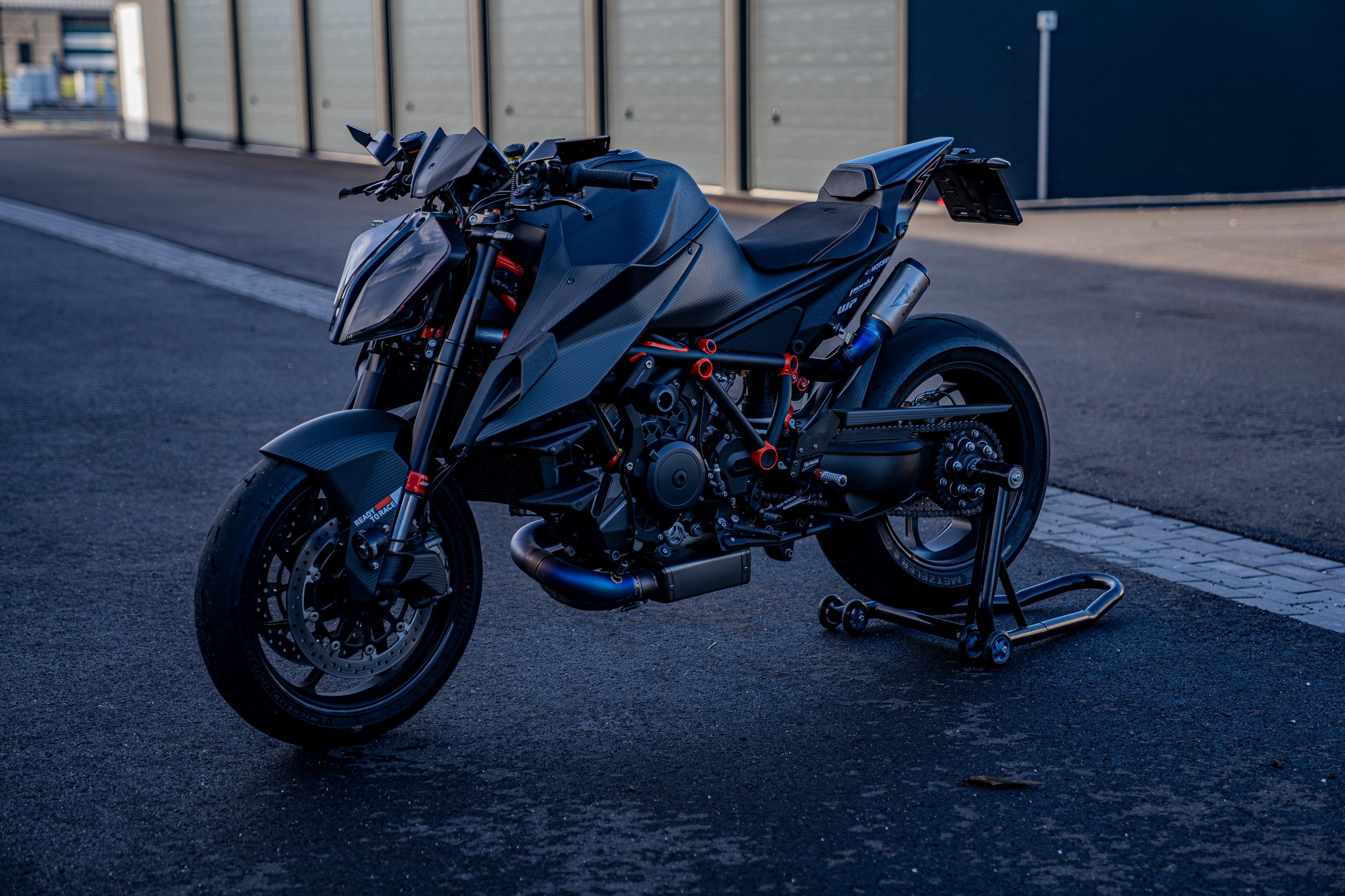 KTM Super Duke RR 2023 Full carbon ( 1 of 500 )