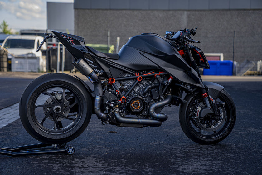 KTM Super Duke RR 2023 Full carbon ( 1 of 500 )